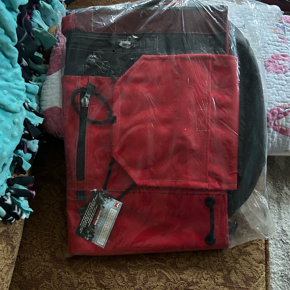 Marlboro Unlimited Red and Black Duffel Bag - Picture 3 of 4